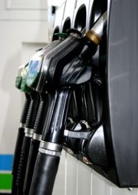 Zapfsäule: Öl bis 2030 wichtigster Energieträger (Foto: pixelio.de/BirgitH)