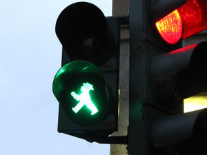 Ampel: Urban OS soll unter anderem den Verkehr regeln (Foto: pixelio.de/sturm)