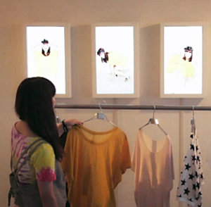 Kleidungskauf: "Intelligent Hanger" startet Multimedia-Show (Foto: Team Lab)