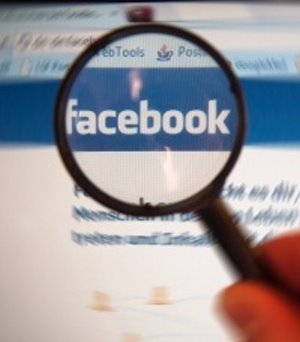 Facebook: Netzwerk hat Gesichtserkennungs-Pläne (Foto: pixelio.de, A. Klaus)
