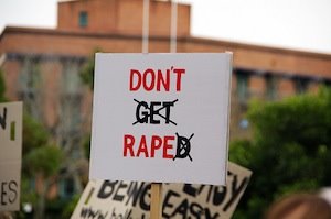 Proteste: Vergewaltigungswitze auf Facebook (Foto: flickr.com/cascade_of_rant)