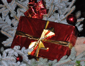 Präsent: Bestechungsgefahr bei Weihnachtsgeschenken (Foto: pixelio.de/R.Rudolph)
