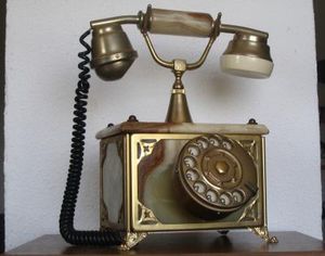 Altes Telefon: Deutsche schwören auf Altbewertes (Foto: pixelio.de/Espana Elke)