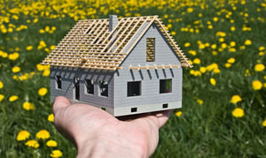 Haus: Käufer sind mit Baufinanzierung unzufrieden (Foto: pixelio.de/T. Wengert)