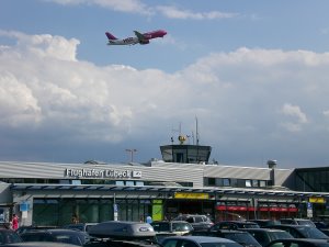 Flughafen-Geschäftsführung empfiehlt Konsolidierung - Betriebsgröße wird an den aktuellen Verkehr angepasst