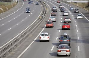 Autobahn: Fahrspur-Erkennung ist noch zu unzuverlässig (Foto: pixelio.de/michel)