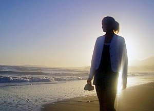 Frau in der Sonne: Vitamin-D-Einnahme fördert Babygehirn (Foto: Flickr/n1nj4)