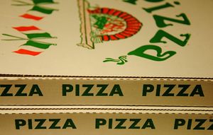 Pizza-Lieferdienst: Höhere Mehrwertsteuer geplant (Foto: pixelio.de/K. Steves)