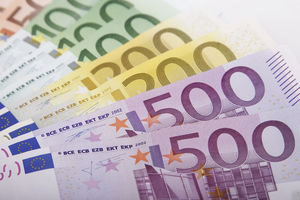 Geld: hohe Bonizahlungen für E.ON-Vorstand (Foto: pixelio.de/berlin-pics)