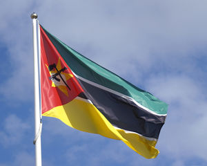 Mosambik-Flagge: Shell hat Ostafrika im Visier (Foto: pixelio.de/S.Hofschlaeger)