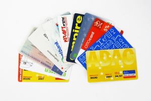 Kundenkarten: Verbraucher mit hohen Ansprüchen – Emnid-Befragte bevorzugen Bonusprogramme und Coupons