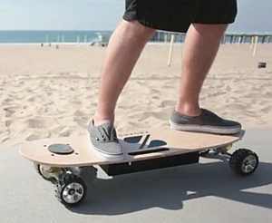 ZBoard vereint Skateboard und Segway – Elektrogefährt durch Gewichtsverlagerung lenkbar