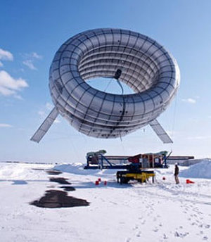 AWT: Fliegende Windturbine arbeitet in luftigen Höhen (Foto: Altaeros Energies)