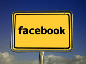 Facebook: Viele Firmen setzen nicht auf Social Media (Foto: pixelio.de/GAltmann)