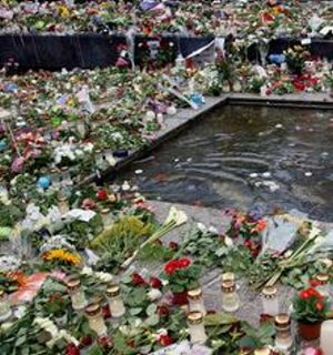Blumenmeer in Norwegen: Breivik vor Gericht (Foto: pixelio.de, Wieland Müller)