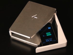 Handy-Wäsche: Akku-Ladegerät eliminiert Keime – „PhoneSoap“ reinigt verseuchte Bakterienschleudern mit UV-Licht