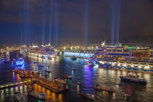 Weltgrößte Schiffstaufe: 1,4 Millionen Menschen erleben Parade von AIDA Schiffen – Taufinszenierung beschert Hafengeburtstag erfolgreichsten Tag in der Geschichte