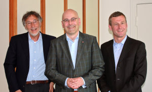 Möbel Kraft-Investor Kurt Krieger (von links nach rechts), Oberbürgermeister Torsten Albig und Dr. Gunnar George, Vorstand von Möbel Kraft, trafen sich in Kiel