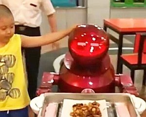 Roboter ersetzen Kellner im China-Restaurant – Automatischer Begrüßer, Nudel-Roboter und singender Wall-E