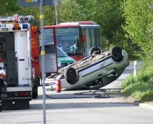 Unachtsamkeit: vibrierendes Lenkrad hilft (Foto: pixelio.de, Erich Kasten)