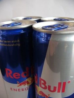 Red Bull: Energy-Drinks steigern Herzschlagfrequenz (Foto: pixelio.de/andi-h)
