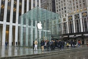 Apple Store: iPhone 5 mit Spannung erwartet (Foto: pixelio.de/C.-E. Stahnke)