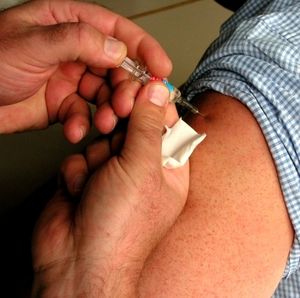 Grippe-Impfung: nur noch einmal notwendig (Foto: pixelio.de, Martin Büdenbender)