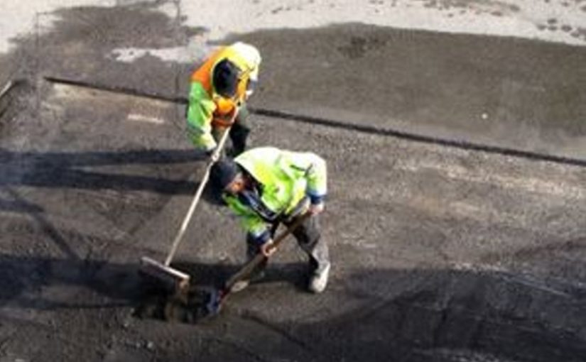 Straßenfeger: Arbeiter leiden unter Ozonbelastung (Foto: pixelio.de, R. Sturm)