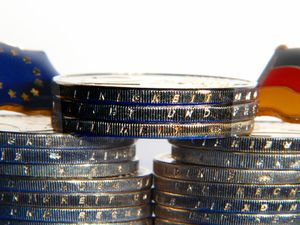 Münzen: Ausländer investieren gern in Deutschland (Foto: pixelio.de/Lupo)
