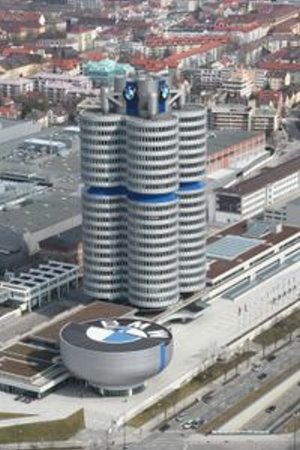 BMW-Zentrale: München kooperiert mit Toyota (Foto: pixelio.de/Wolfgang Lahsnig)