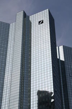 Bank-Tower: Fassade schützt vor IT-Angriffen nicht (Foto: pixelio.de, D. Gast)