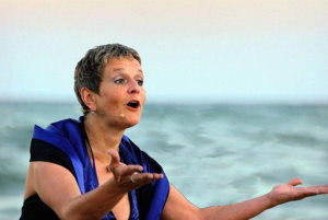 ErzählKUNST am Strand: „Meeresleuchten“, Märchen, Lieder und Geschichten erzählt von Jana Raile