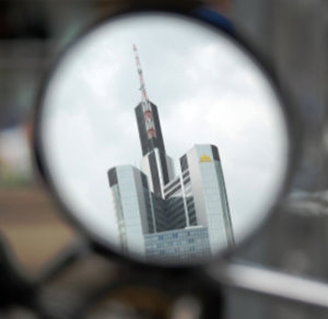 Commerzbank-Tower: im Übernahme-Visier der Spanier (Foto: pixelio.de, terramara)