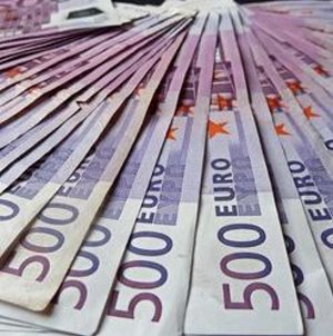 500-Euro-Scheine: Deutsche horten ihr Geld (Foto: pixelio.de, Andrea Damm)
