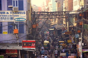 Stadt in Indien: Geld für neue Straßen ist rar (Foto: pixelio.de/Wieland Müller)