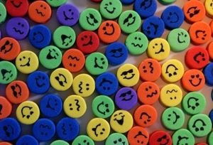 Smileys: Werden im Social Web gern verwendet (Foto: pixelio.de/S. Hofschlaeger)