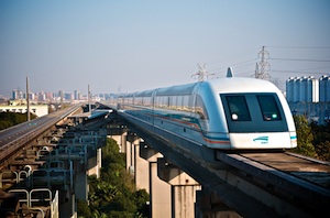 Schnellzug: Magnetschwebebahn in China (Foto: flickr.com/Max Talbot-Minkin)