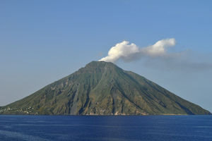 Stromboli: Forscher überwachen Aktivität (Foto: pixelio.de, Bernhard Friesacher)