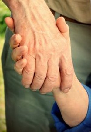 Hände: Lebensstil für Alzheimer auf dem Prüfstand (Foto: pixelio.de, H. Souza)
