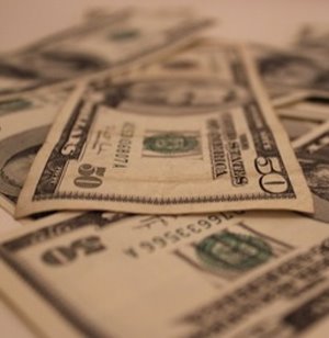 Dollar-Scheine: US-Agrarfonds verlieren Geld (Foto: pixelio.de, R. Bamberger)