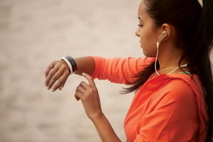 „Wearables“-Daten: Gesundheitsforschung profitiert – Online-Plattformen ermöglichen Unternehmen umstrittenen Zugriff
