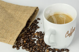 Kaffeetrinker haben weniger verengte Herzarterien – 25.000 Menschen untersucht – Forschungslage nach wie vor ambivalent