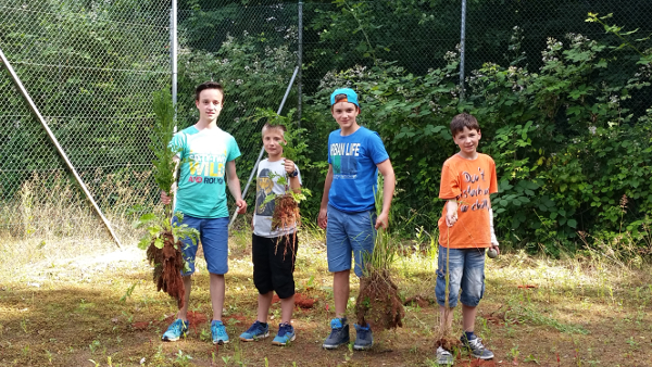 Jugendliche packen beim geplanten neuen Jugendtreff in Niendorf mit an