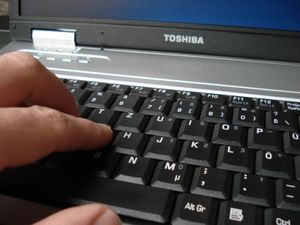 Kursrutsch-Klage: 50 Aktionäre heizen Toshiba ein – Rund 2,2 Mio. Euro als Entschädigung für Bilanzmanipulation gefordert