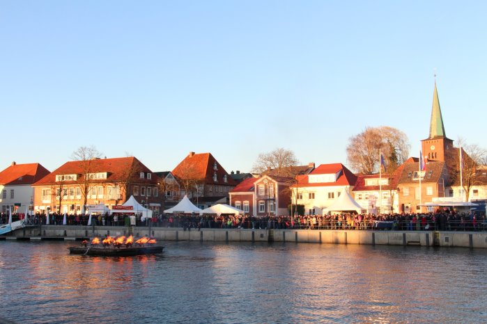 Ein ganz besonderes Osterfeuer und jede Menge Osterzauber bietet die Lübecker Bucht in Neustadt in Holstein