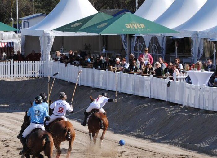 Doppel‐Jubiläum zum großen Polo‐Fest Ende April in Timmendorfer Strand: 1. Deutsche Beach Polo Meisterschaften 2016 – 10 Jahre Polo‐Sport am Timmendorfer Strand